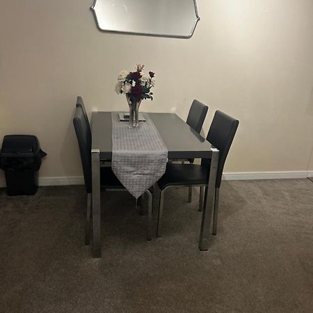 Stylish 2 Bedroom Apartment-Short Term Lets & Serviced Accomodation Reading Zewnętrze zdjęcie